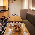 Aparthotel Madame Cadet 4*