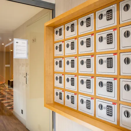 Madame Cadet Aparthotel 4*