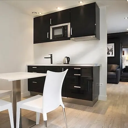 Madame Cadet Aparthotel 4*