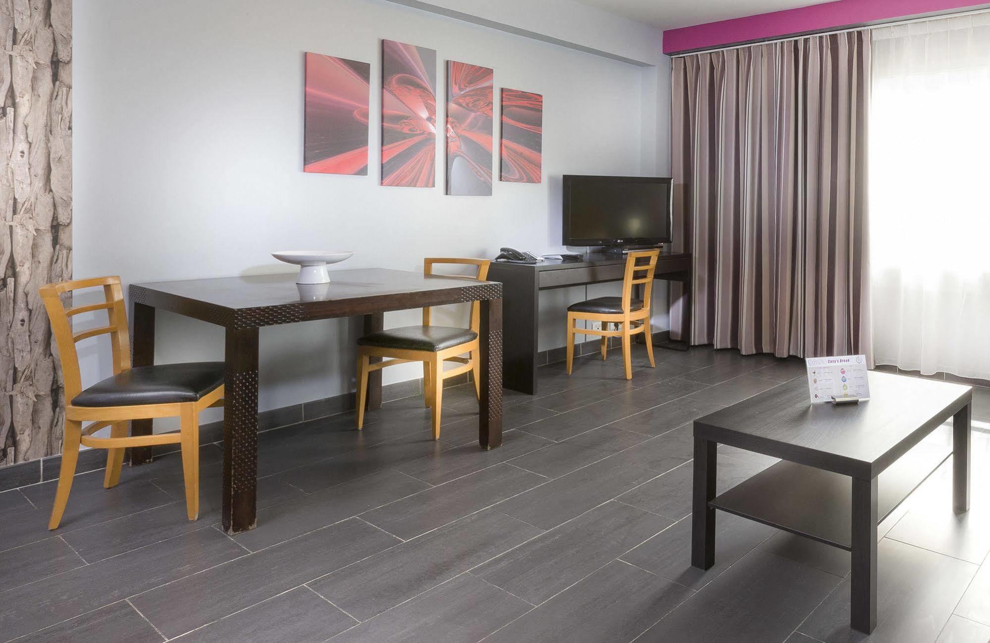 Aparthotel Cadet 4*