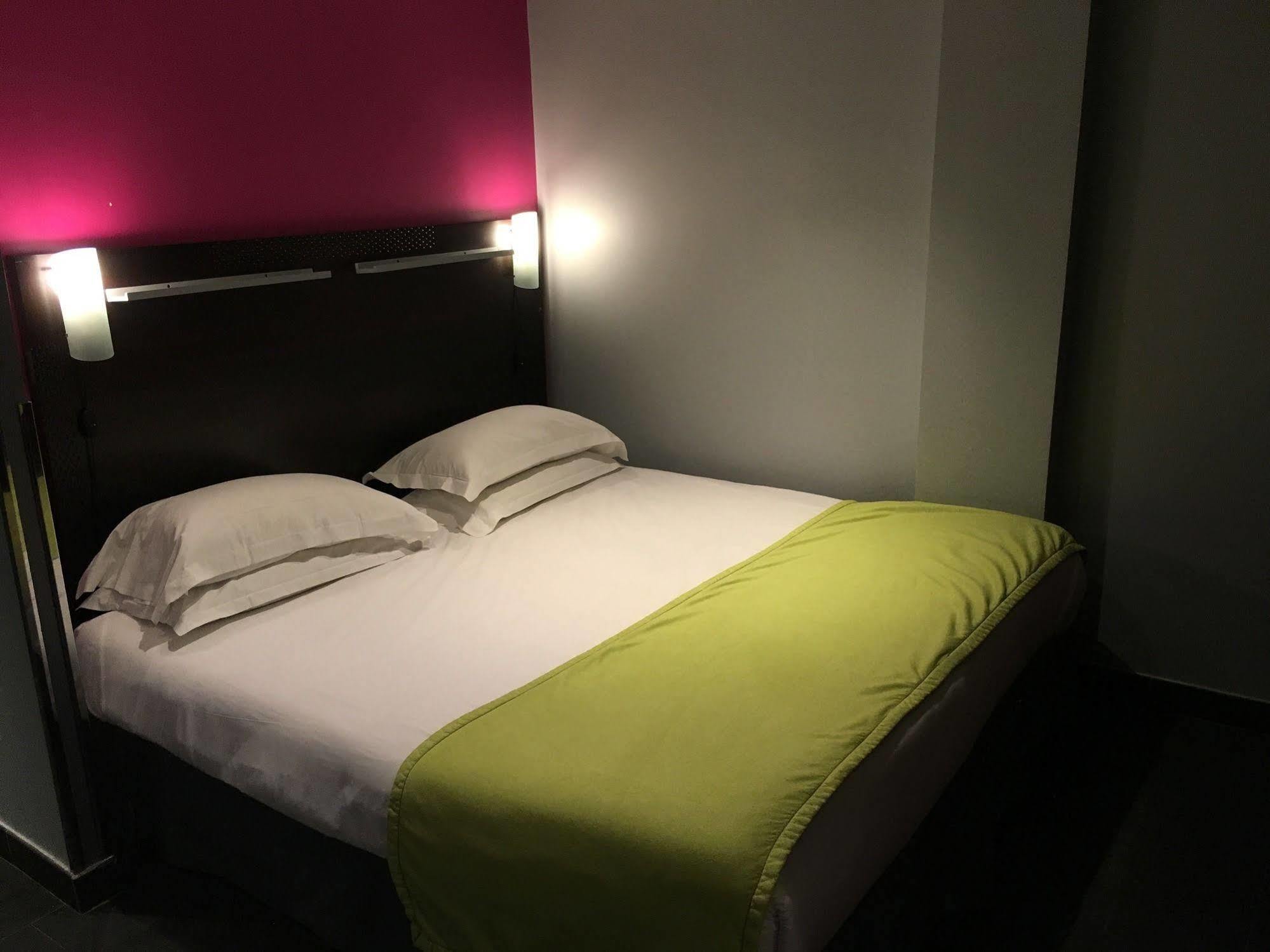 Cadet 4* Paris